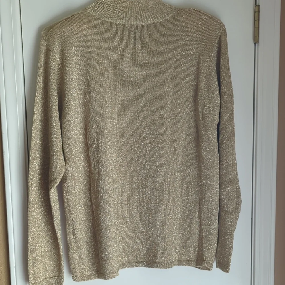 Metallic Gold Lightweight Sweater - Picture 6 of 6